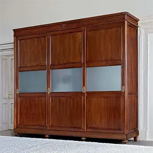 Шкаф-купе 3х дверный "Бурбон" Орех BJ901  купить в интернет магазине Мебель из массива. Звоните +7 495 961-63-63 Шкафы для одежды из массива дерева