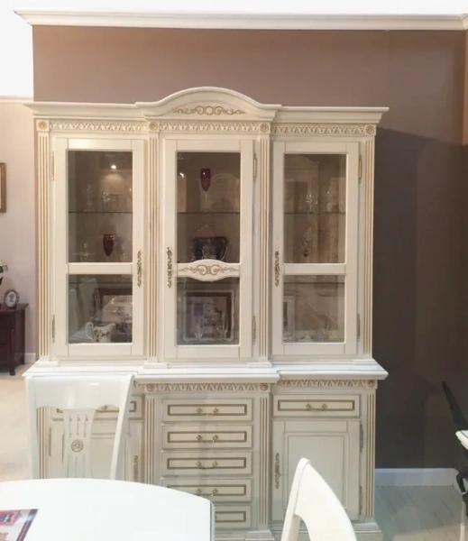 Витрина 3х дверная "Венеция" Слоновая кость 701  купить в интернет магазине Мебель из массива. Звоните +7 495 961-63-63 Витрины из массива дерева