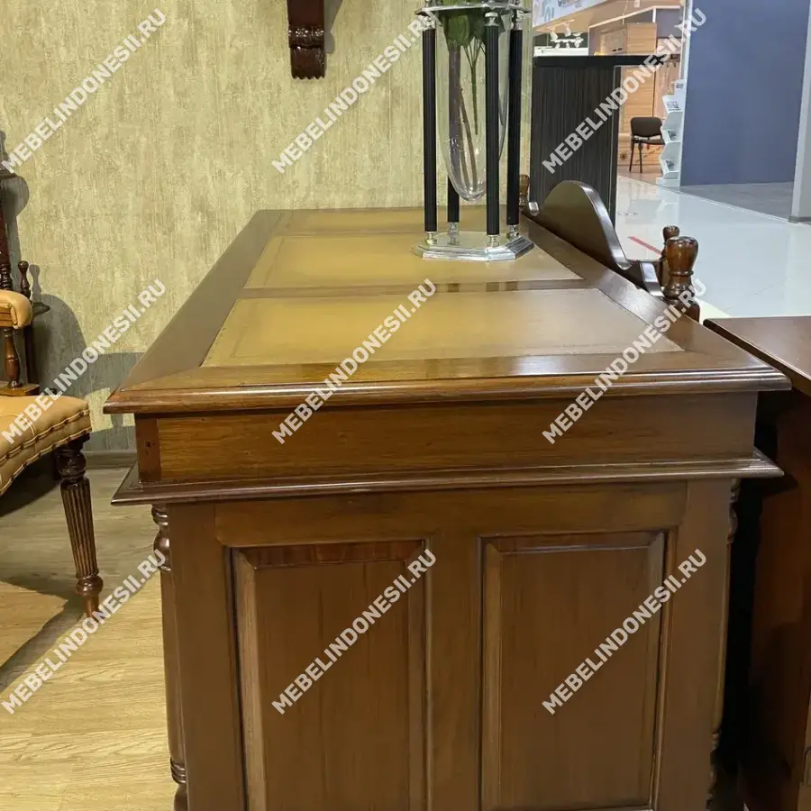 Стол письменный с коричневой кожей 155 см   
