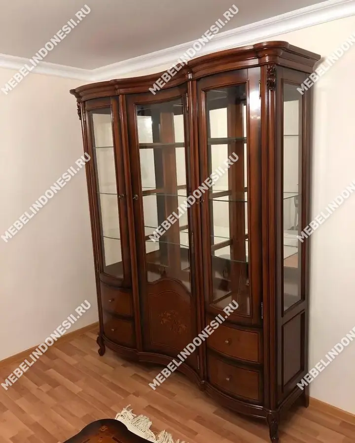 Витрина 3х дверная "Фирензе" Орех 813  купить в интернет магазине Мебель из массива. Звоните +7 495 961-63-63 Витрины из массива дерева