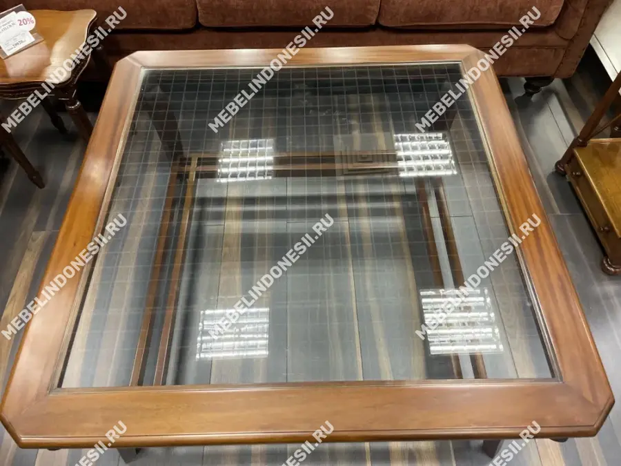 Стол журнальный со стеклом  